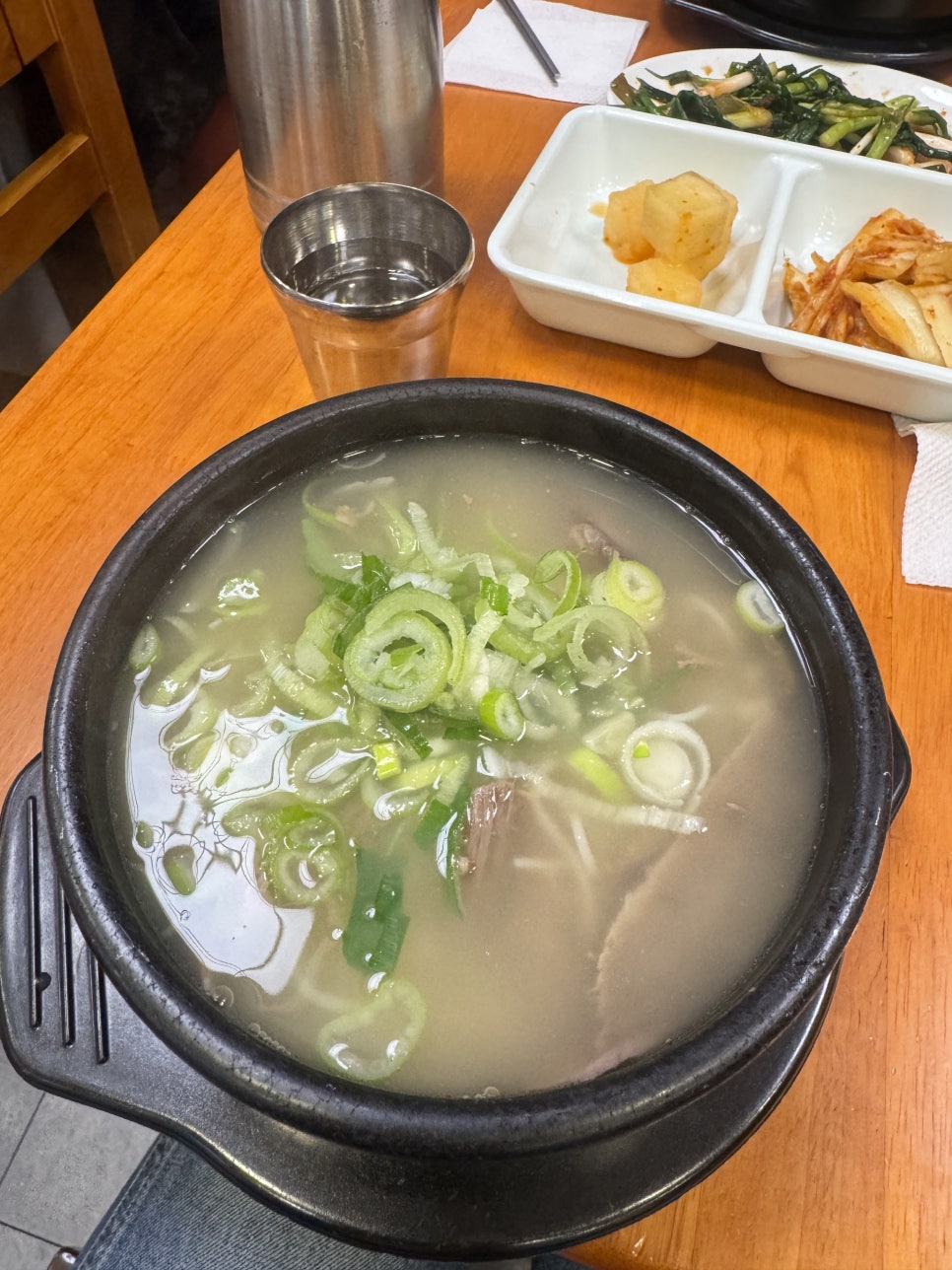 마포옥의 양지설렁탕 — 밥과 소면이 말려서 나온 모습